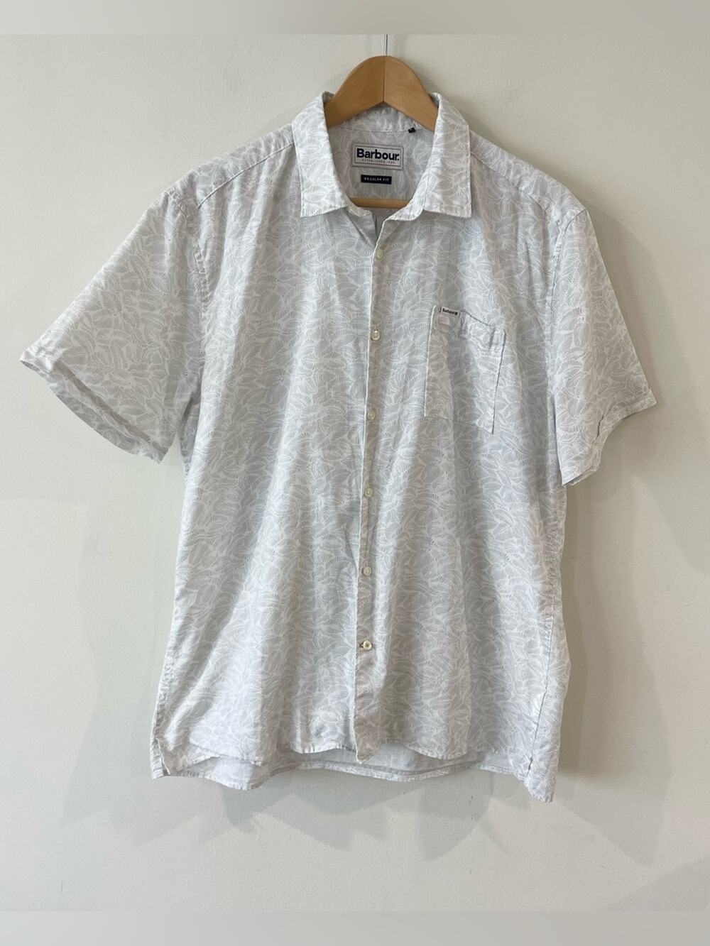 Barbour Men's White Gray Printed  Short-Sleeve Button-Up Shirt size M